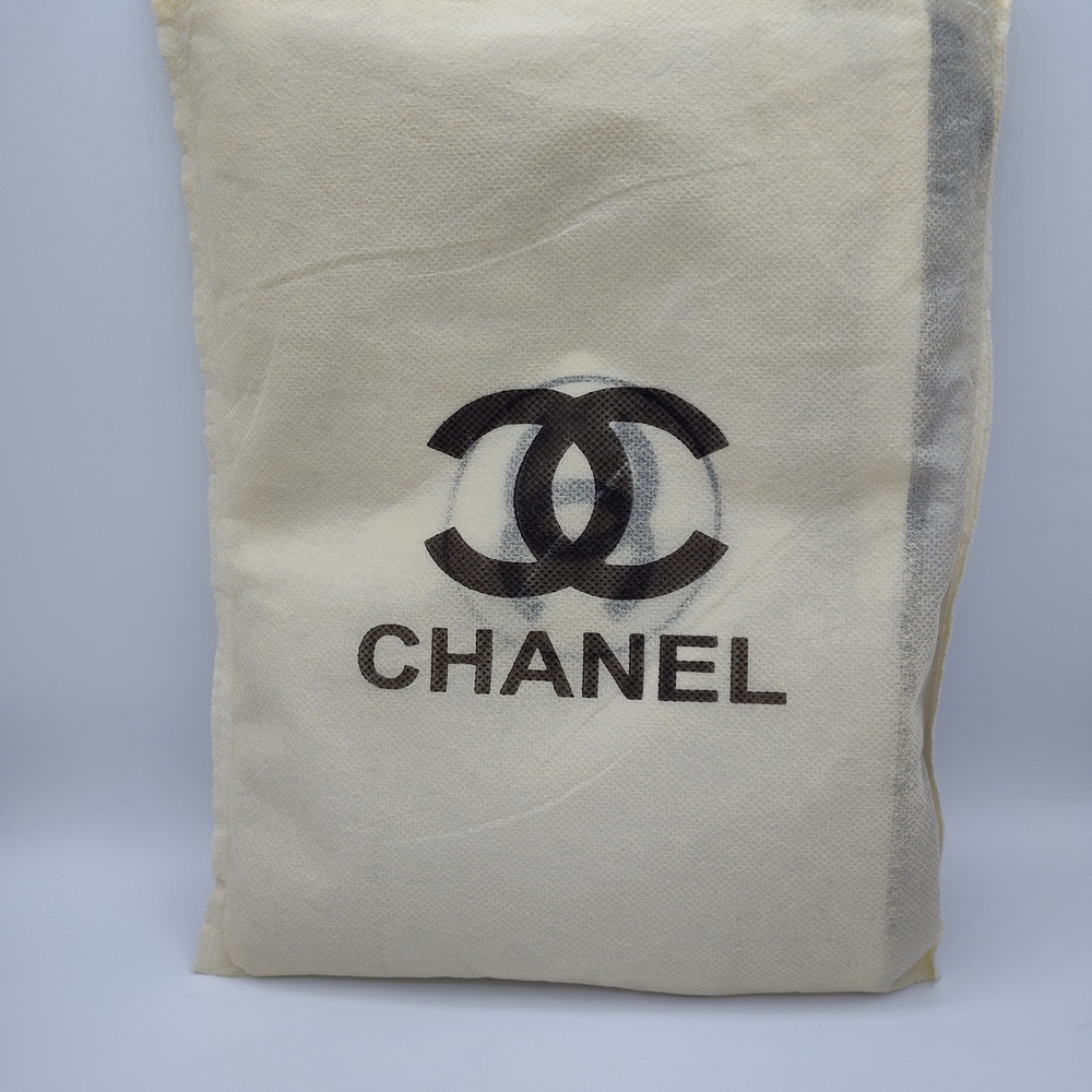 NWT CHANEL White Satin Quilted 11x8 Makeup Storage iPad Travel Pouch W/Dust Bag - Picture 7 of 7